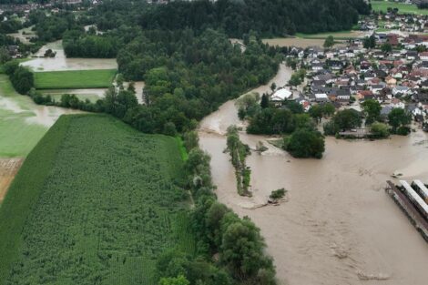 Pomoč ob poplavah v Kamniku